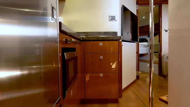 Slide: The Image of Sea Ray 410 SUNDANCER 2014 - 37