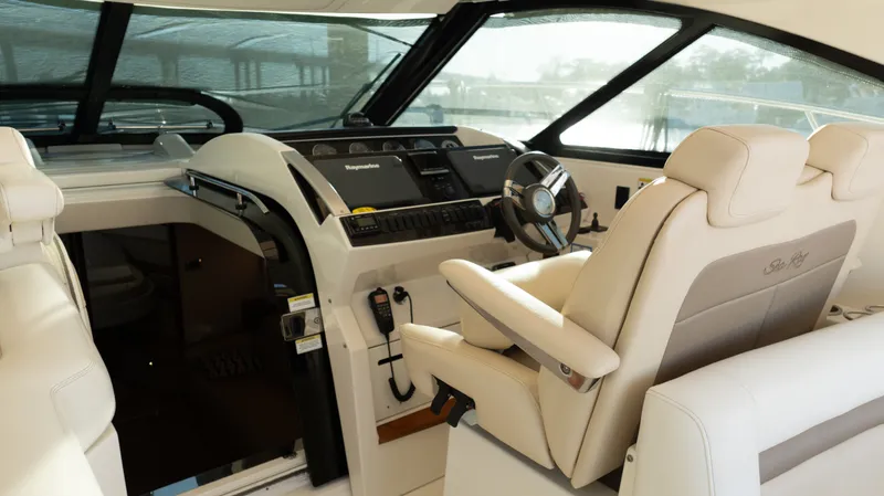 Slide: The Image of Sea Ray 410 SUNDANCER 2014 - 8