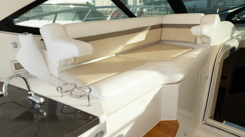 Slide: The Image of Sea Ray 410 SUNDANCER 2014 - 9