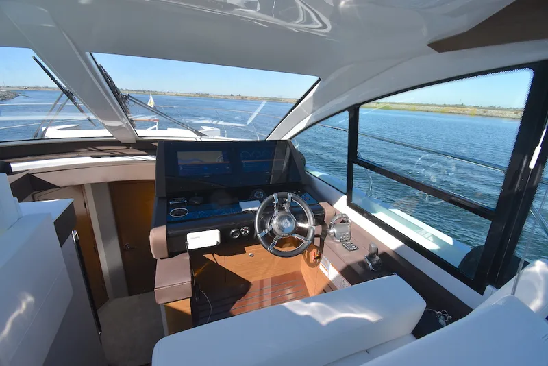 Slide: The Image of Cruisers Yachts 50 CANTIUS 2019 - 17
