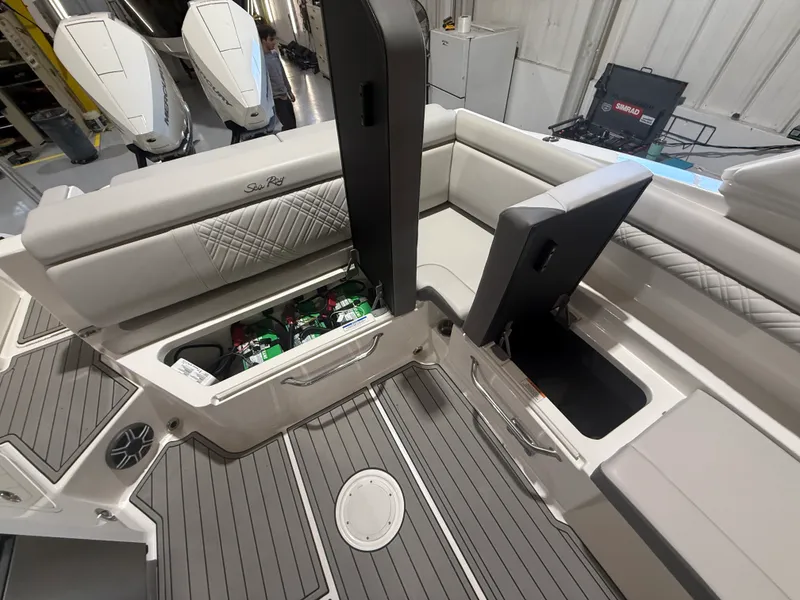 Slide: The Image of Sea Ray SDX 290 Outboard 2026 - 13