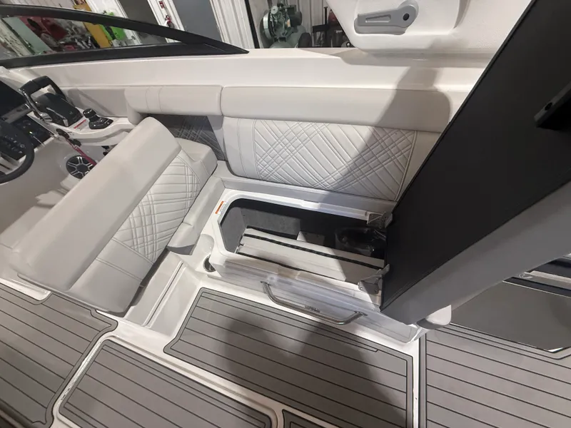 Slide: The Image of Sea Ray SDX 290 Outboard 2026 - 16