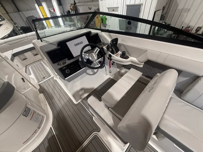 Slide: The Image of Sea Ray SDX 290 Outboard 2026 - 17