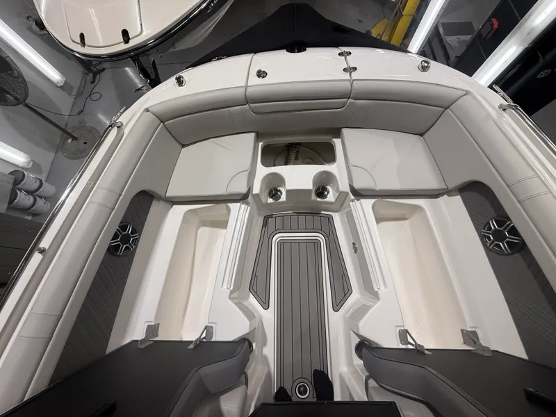 Slide: The Image of Sea Ray SDX 290 Outboard 2026 - 18