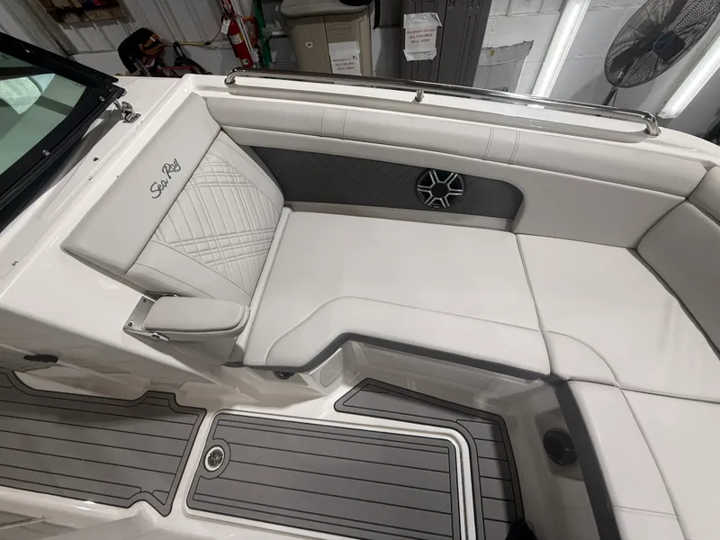 Slide: The Image of Sea Ray SDX 290 Outboard 2026 - 20