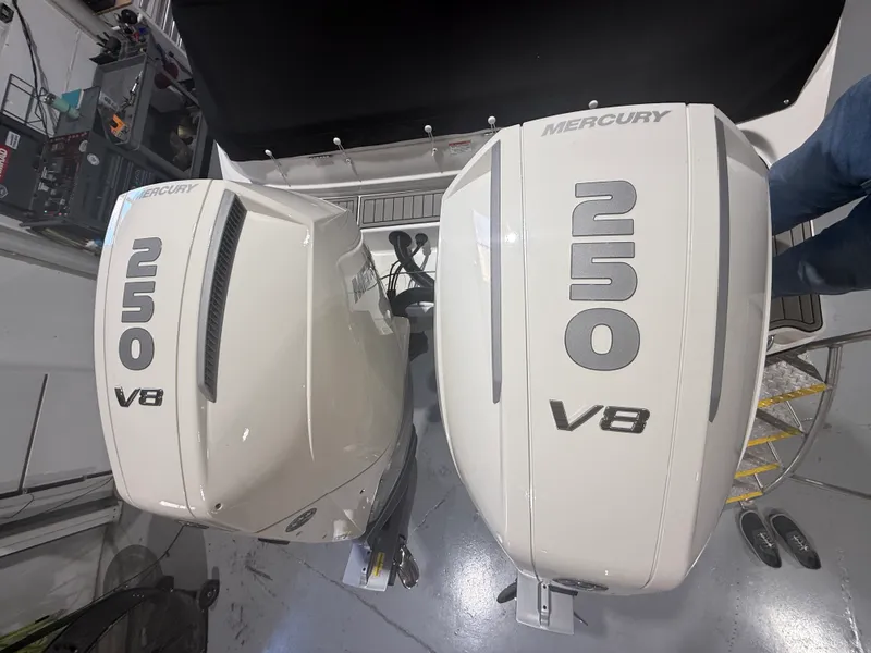 Slide: The Image of Sea Ray SDX 290 Outboard 2026 - 6