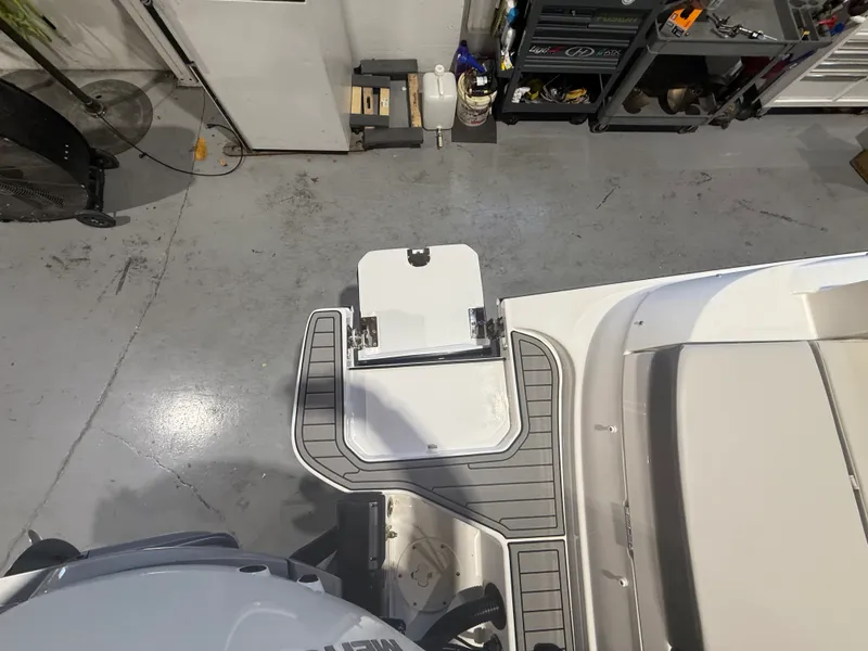 Slide: The Image of Sea Ray SDX 290 Outboard 2026 - 8