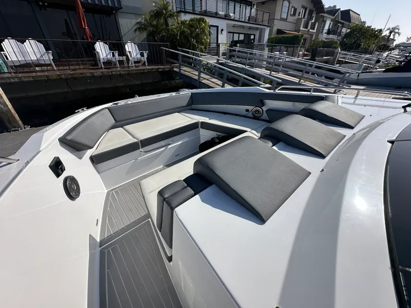 Slide: The Image of Cruisers Yachts 38 GLS OB 2021 - 14