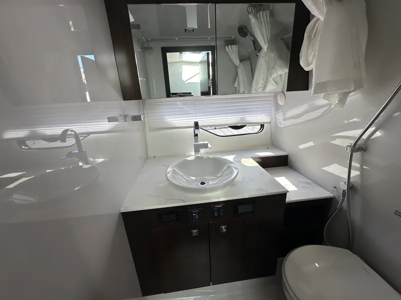 Slide: The Image of Cruisers Yachts 38 GLS OB 2021 - 18