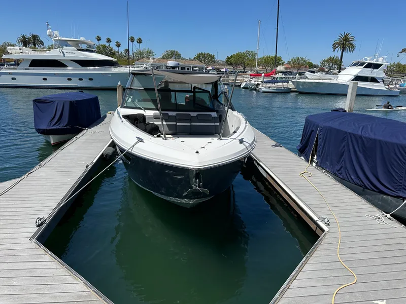 Slide: The Image of Cruisers Yachts 38 GLS OB 2021 - 4