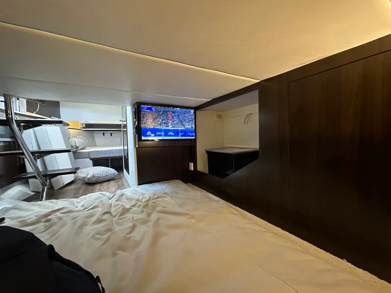 Slide: The Image of Cruisers Yachts 38 GLS OB 2021 - 6