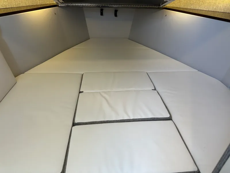 Slide: The Image of Cruisers Yachts 38 GLS OB 2021 - 9