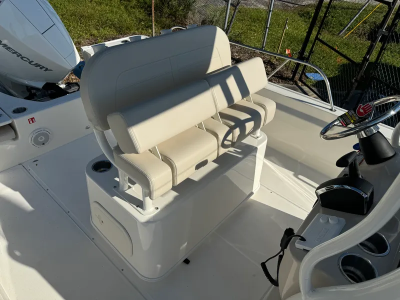 Slide: The Image of Boston Whaler 210 Montauk 2026 - 10