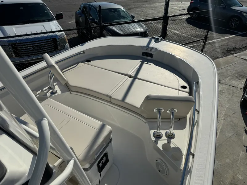 Slide: The Image of Boston Whaler 210 Montauk 2026 - 13