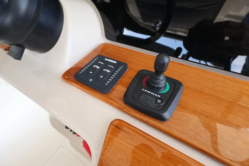 Slide: The Image of Boston Whaler 350 Realm 2026 - 18