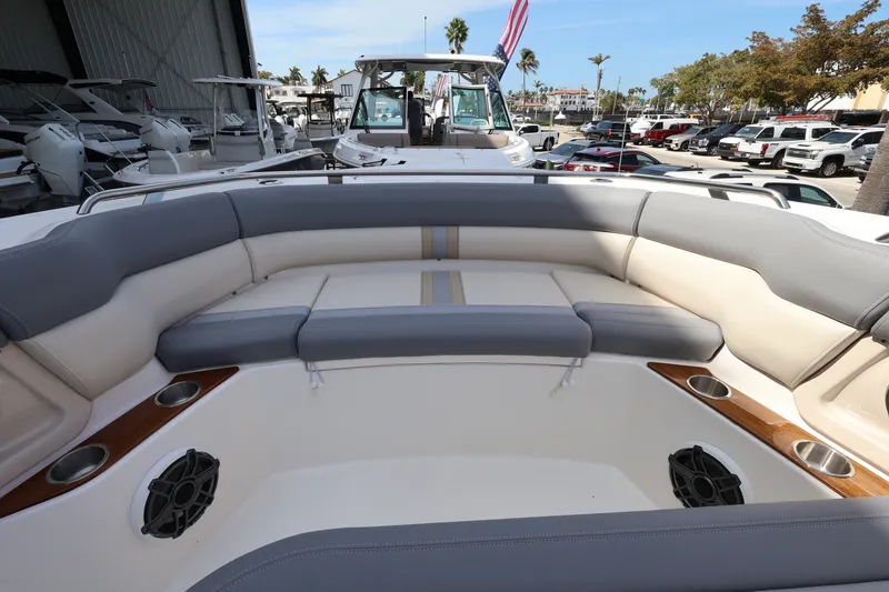 Slide: The Image of Boston Whaler 350 Realm 2026 - 28