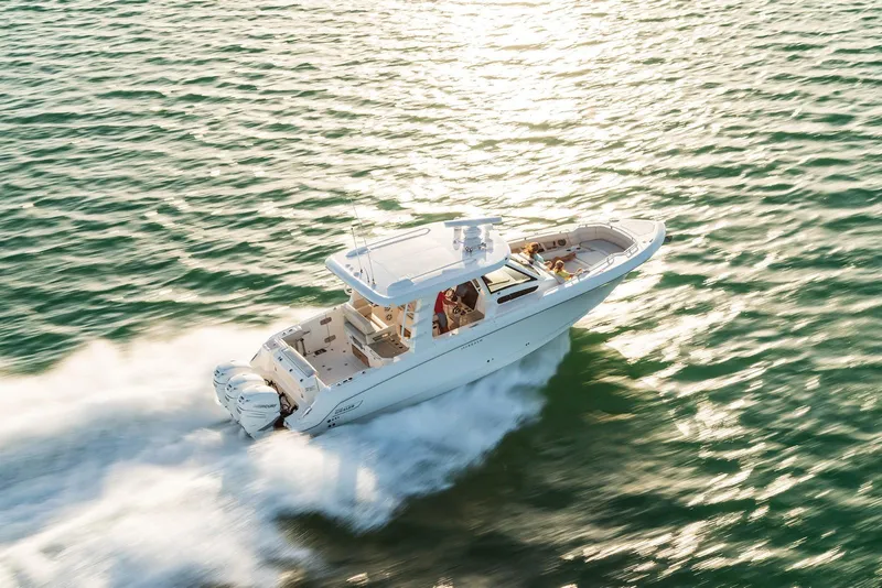 Slide: The Image of Boston Whaler 350 Realm 2026 - 5