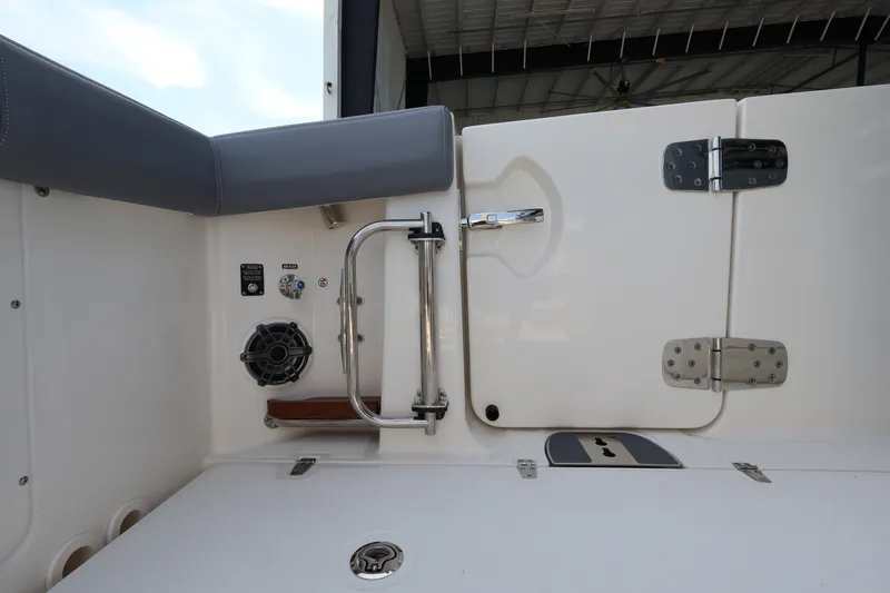 Slide: The Image of Boston Whaler 350 Realm 2026 - 9