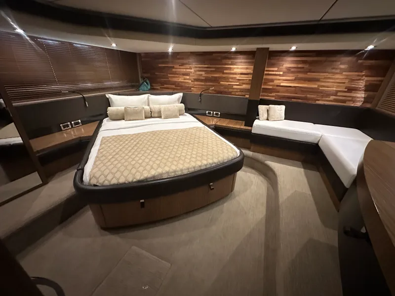 Slide: The Image of Sea Ray L 590 2017 - 13