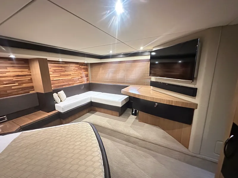 Slide: The Image of Sea Ray L 590 2017 - 14