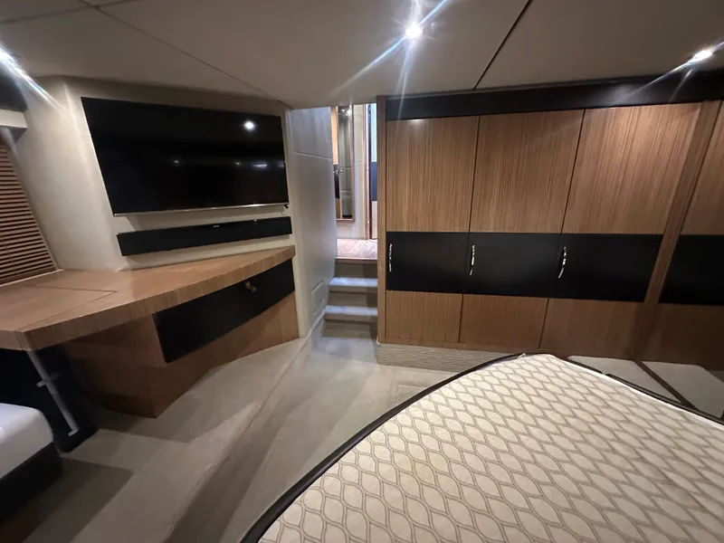 Slide: The Image of Sea Ray L 590 2017 - 15