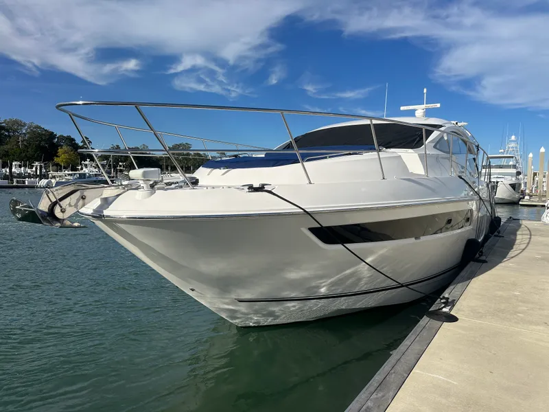 Slide: The Image of Sea Ray L 590 2017 - 2