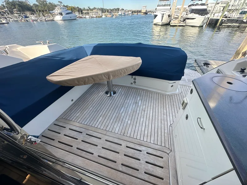 Slide: The Image of Sea Ray L 590 2017 - 3