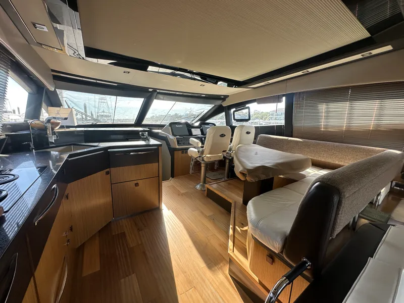 Slide: The Image of Sea Ray L 590 2017 - 4