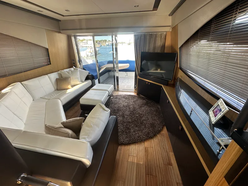 Slide: The Image of Sea Ray L 590 2017 - 5