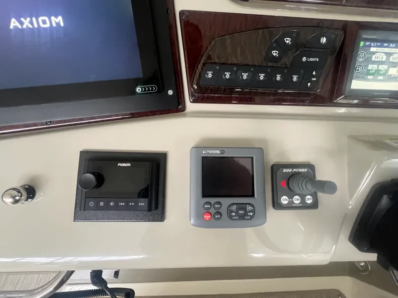 Slide: The Image of Sea Ray 370 SUNDANCER 2010 - 3