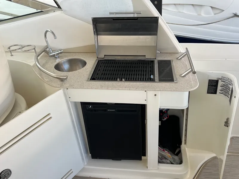 Slide: The Image of Sea Ray 370 SUNDANCER 2010 - 4