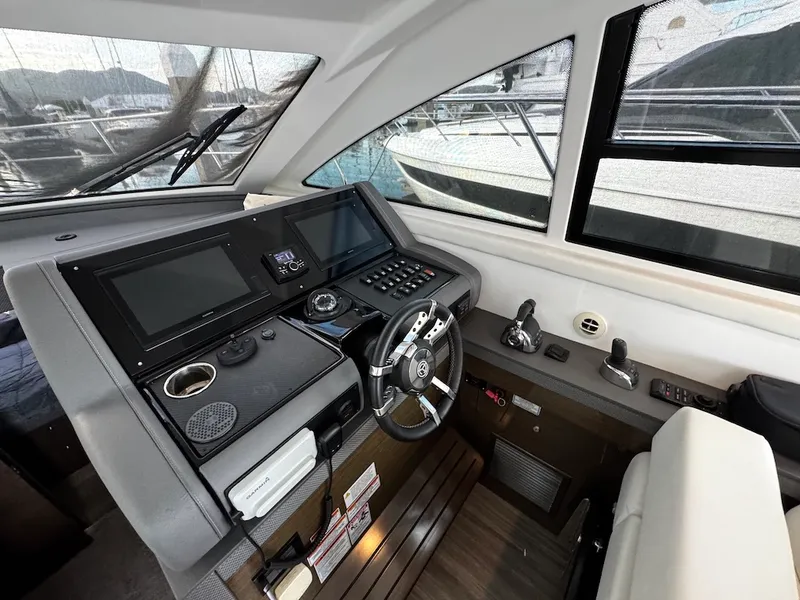 Slide: The Image of Cruisers Yachts 46 CANTIUS 2020 - 23