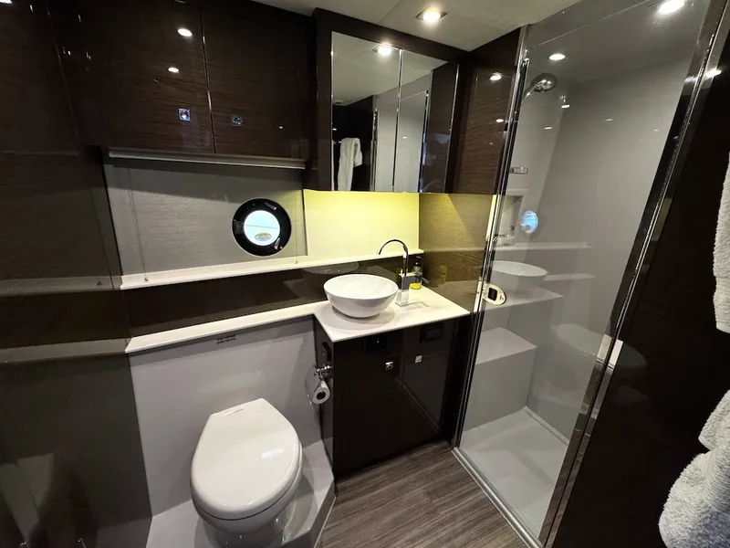 Slide: The Image of Cruisers Yachts 46 CANTIUS 2020 - 26