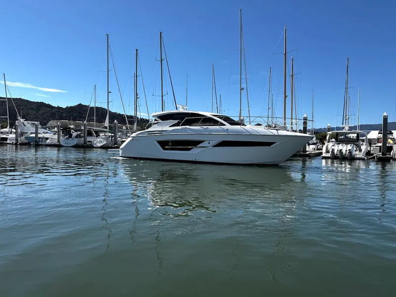 Slide: The Image of Cruisers Yachts 46 CANTIUS 2020 - 3