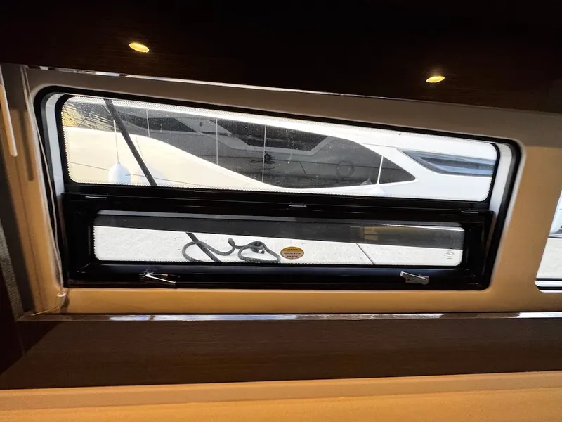 Slide: The Image of Cruisers Yachts 46 CANTIUS 2020 - 32