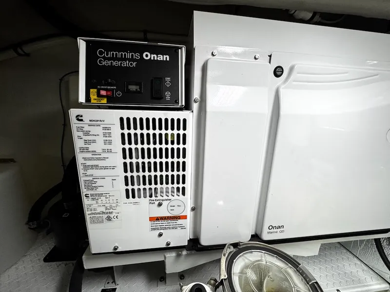 Slide: The Image of Cruisers Yachts 46 CANTIUS 2020 - 39