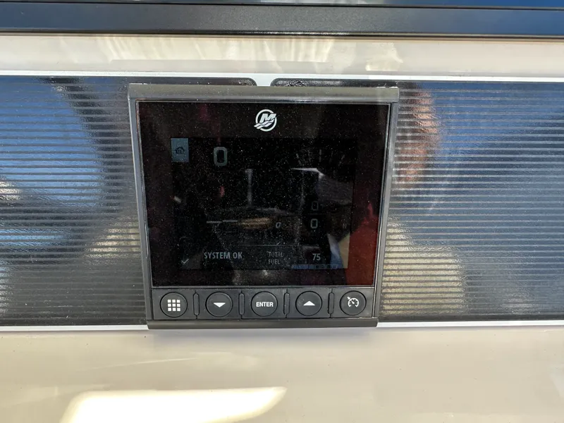 Slide: The Image of Boston Whaler 270 DAUNTLESS 2022 - 19