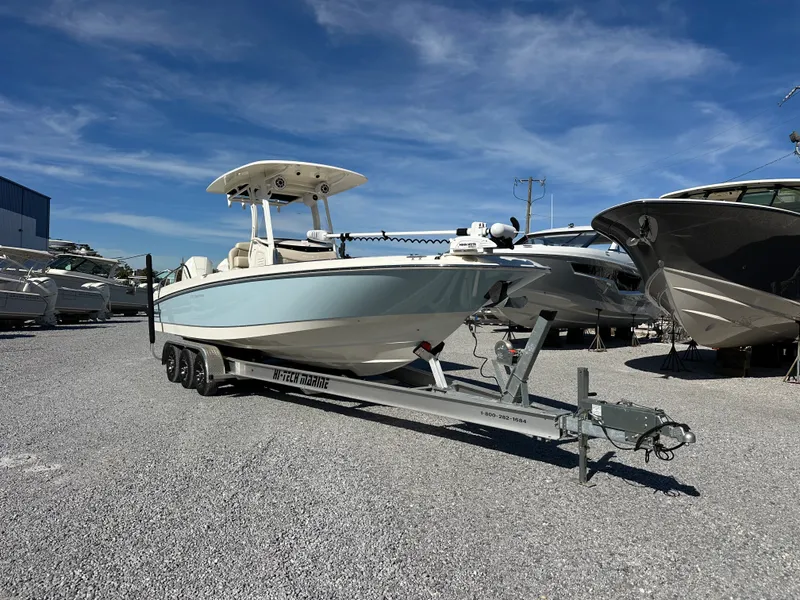 Slide: The Image of Boston Whaler 270 DAUNTLESS 2022 - 2