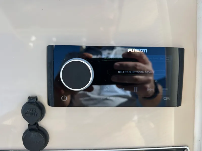 Slide: The Image of Boston Whaler 270 DAUNTLESS 2022 - 21