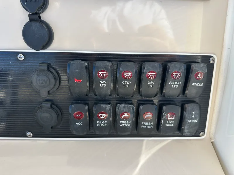 Slide: The Image of Boston Whaler 270 DAUNTLESS 2022 - 22