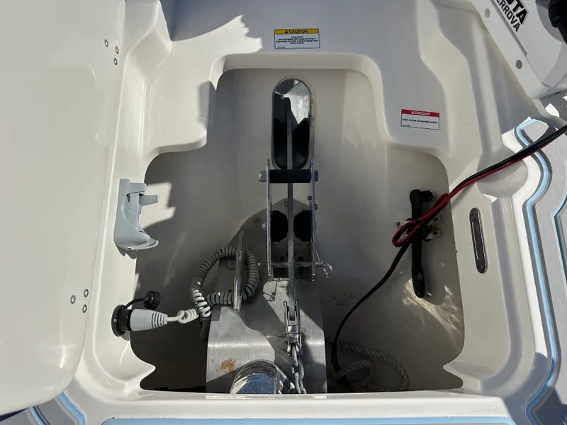 Slide: The Image of Boston Whaler 270 DAUNTLESS 2022 - 36