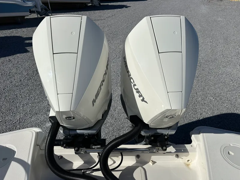 Slide: The Image of Boston Whaler 270 DAUNTLESS 2022 - 37