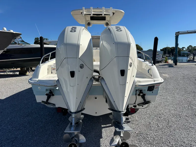 Slide: The Image of Boston Whaler 270 DAUNTLESS 2022 - 39