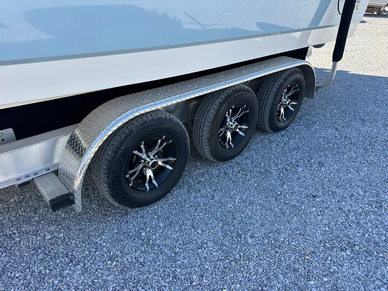 Slide: The Image of Boston Whaler 270 DAUNTLESS 2022 - 42