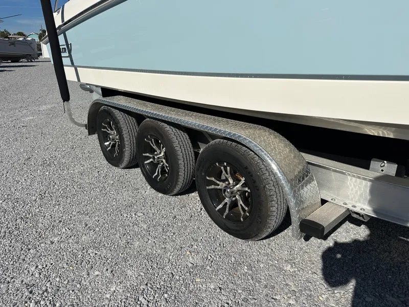 Slide: The Image of Boston Whaler 270 DAUNTLESS 2022 - 43