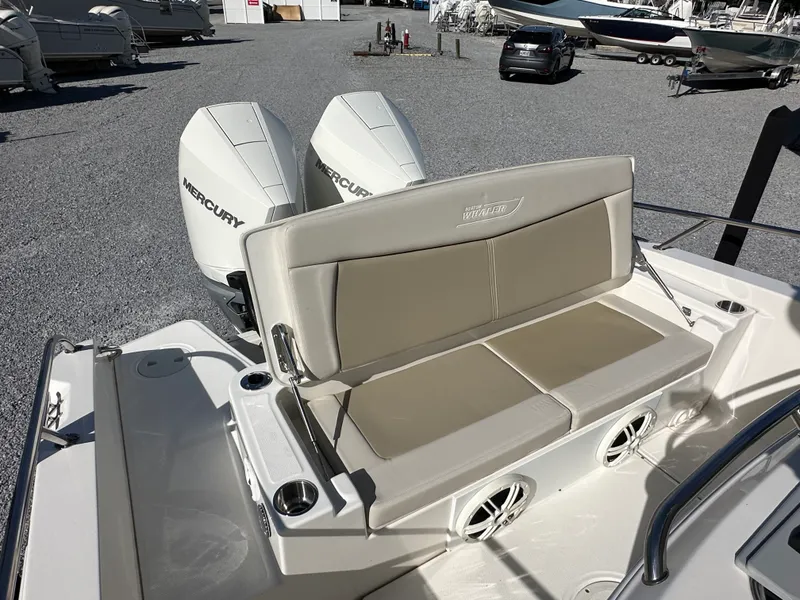 Slide: The Image of Boston Whaler 270 DAUNTLESS 2022 - 8