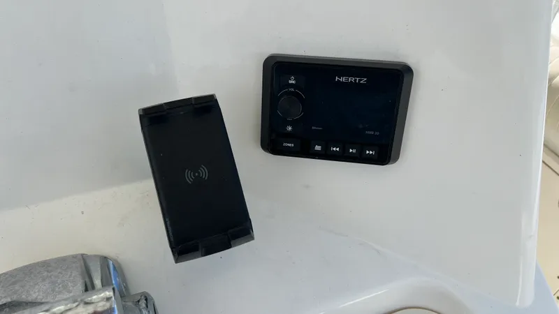 Slide: The Image of Mako 284 CENTER CONSOLE 2014 - 23