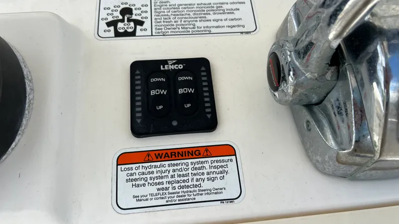 Slide: The Image of Mako 284 CENTER CONSOLE 2014 - 24