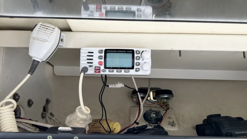 Slide: The Image of Mako 284 CENTER CONSOLE 2014 - 26