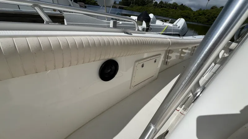 Slide: The Image of Mako 284 CENTER CONSOLE 2014 - 30